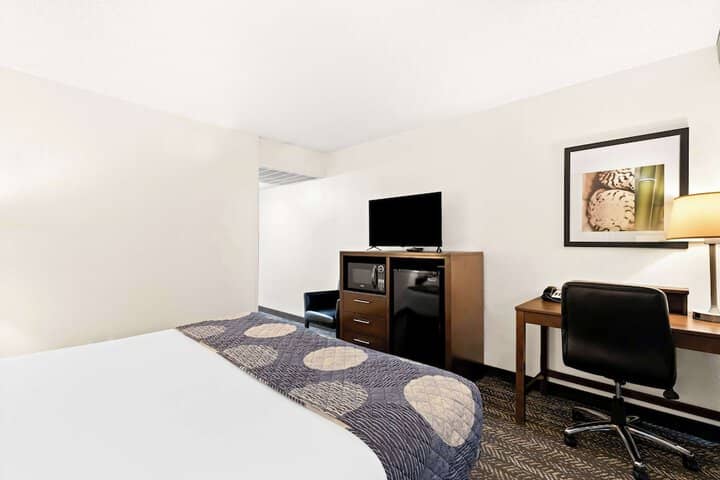 Room 10 of 31
