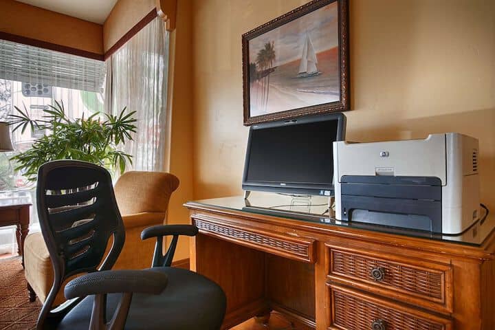 Business Center 18 of 22