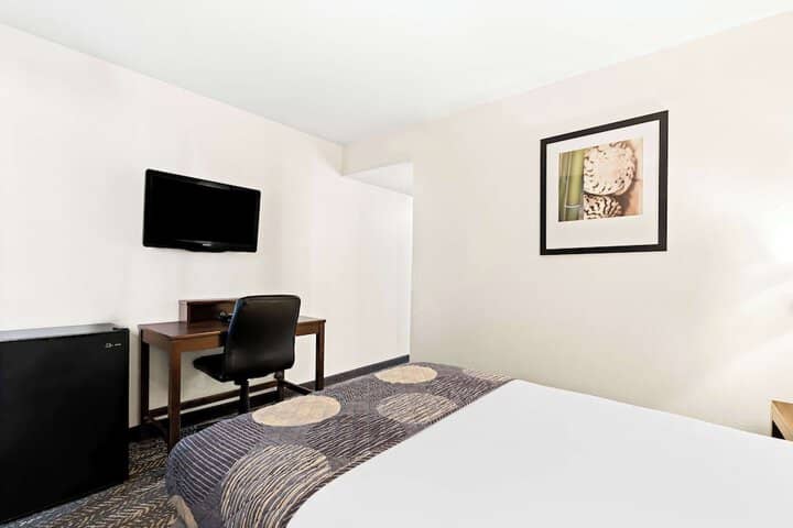 Room 8 of 31