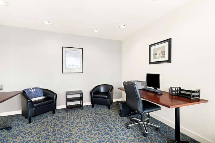 Business Center 30 of 31