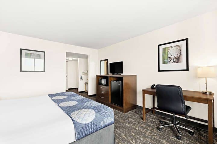 Room 13 of 31
