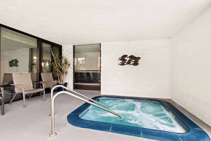 Pool 24 of 31