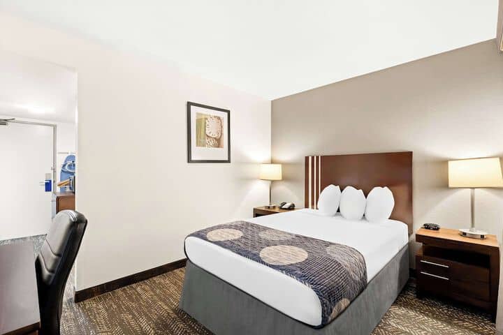 Room 7 of 31